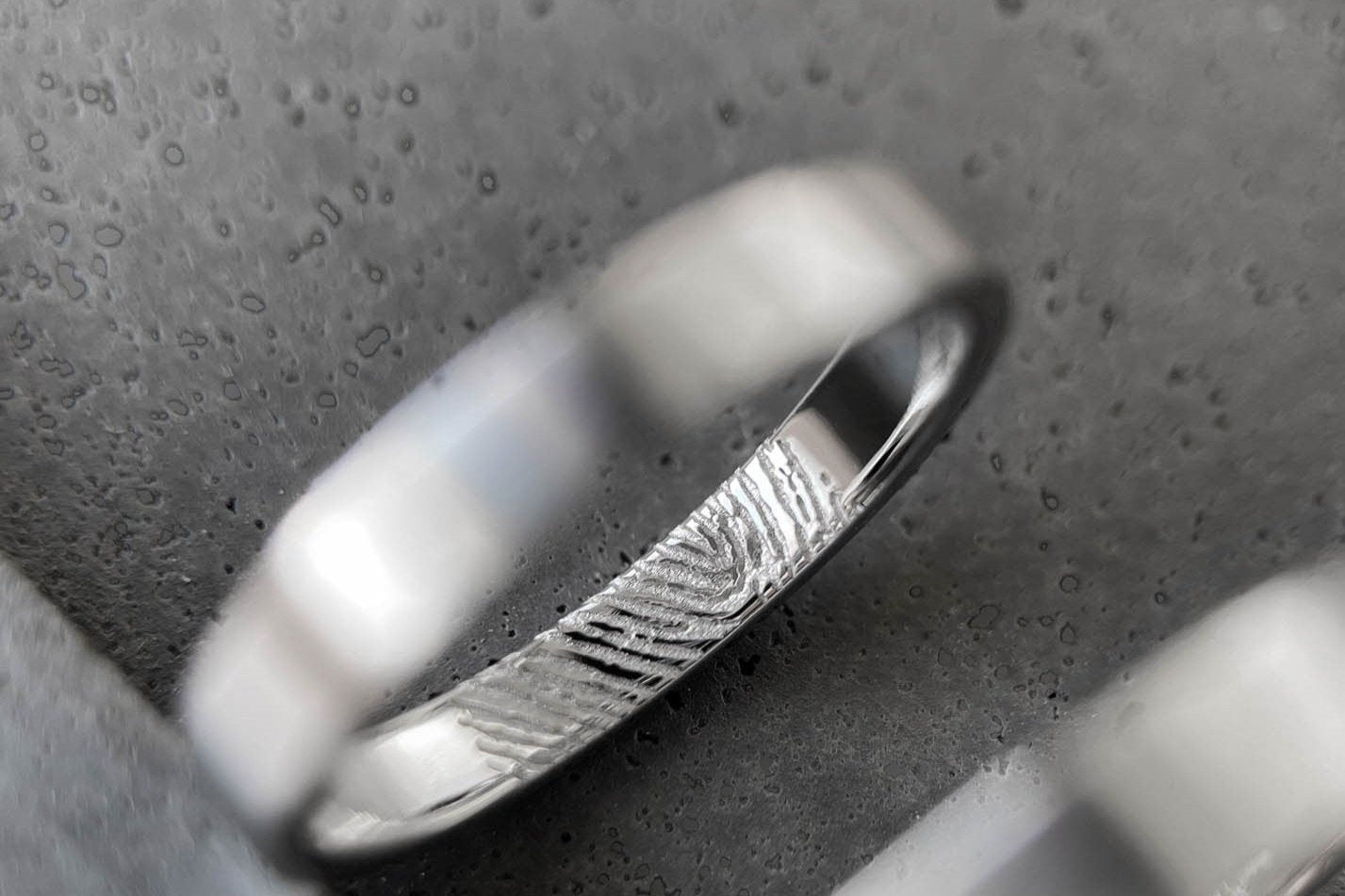 Wedding ring "Simple" (4 mm) with personalized fingerprint inside