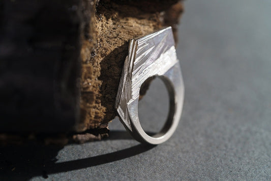 Signet ring "Crushed ice" light
