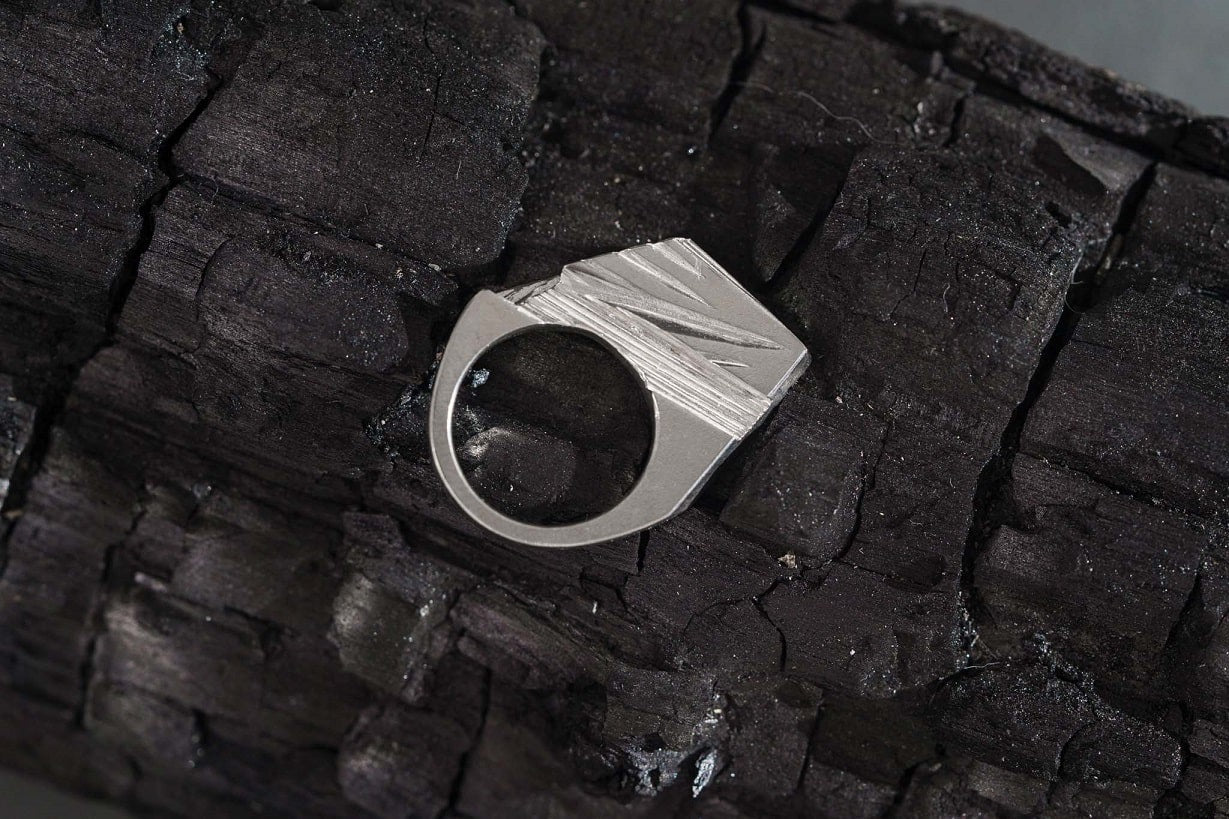 Signet ring "Crushed ice" light