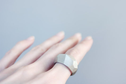 Signet ring "Facets" big