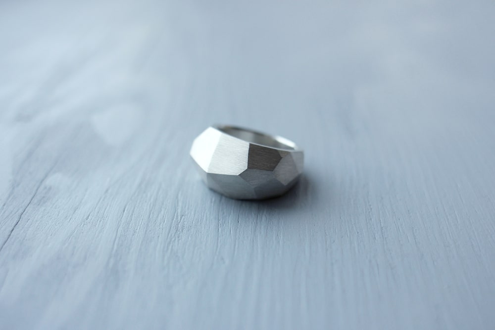 Signet ring "Facets" big