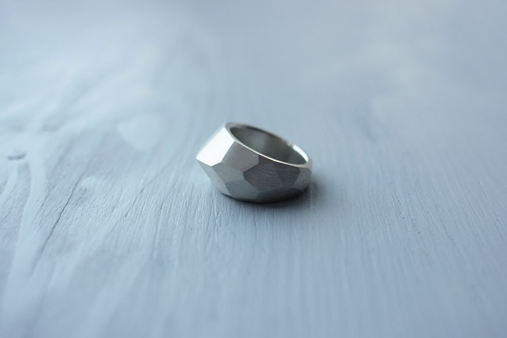 Signet ring "Facets" big