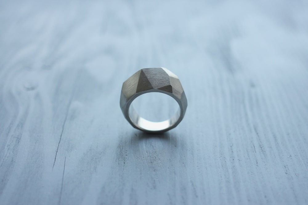 Signet ring "Facets" big