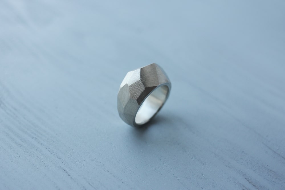 Signet ring "Facets" big