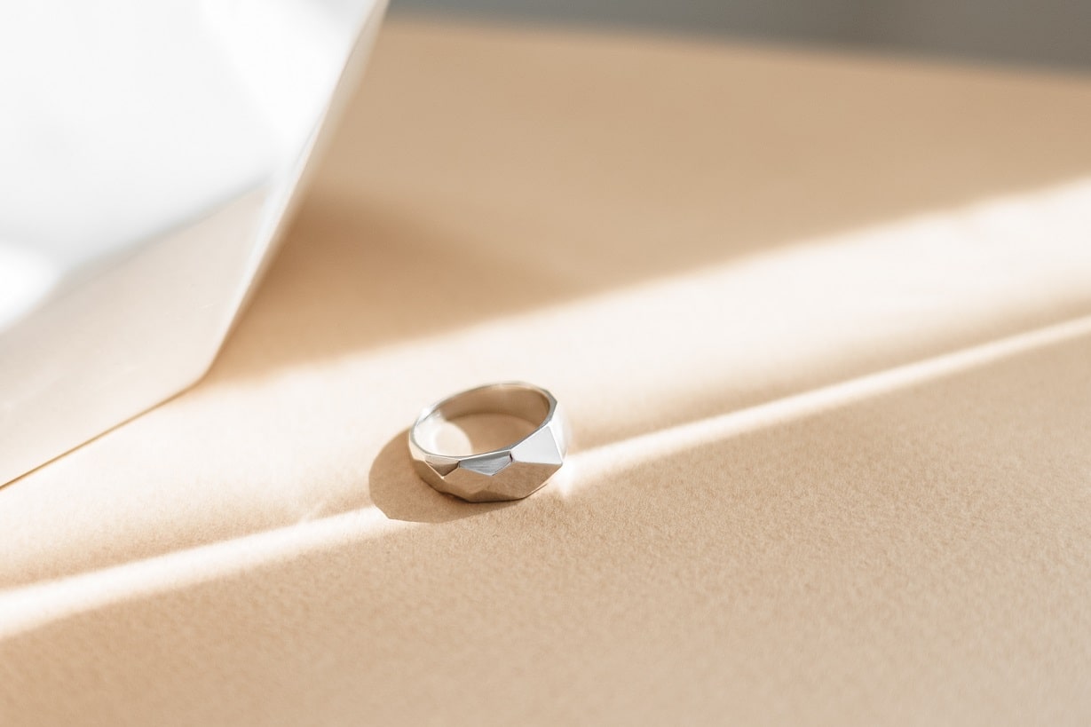 Signet ring "Facets" mini