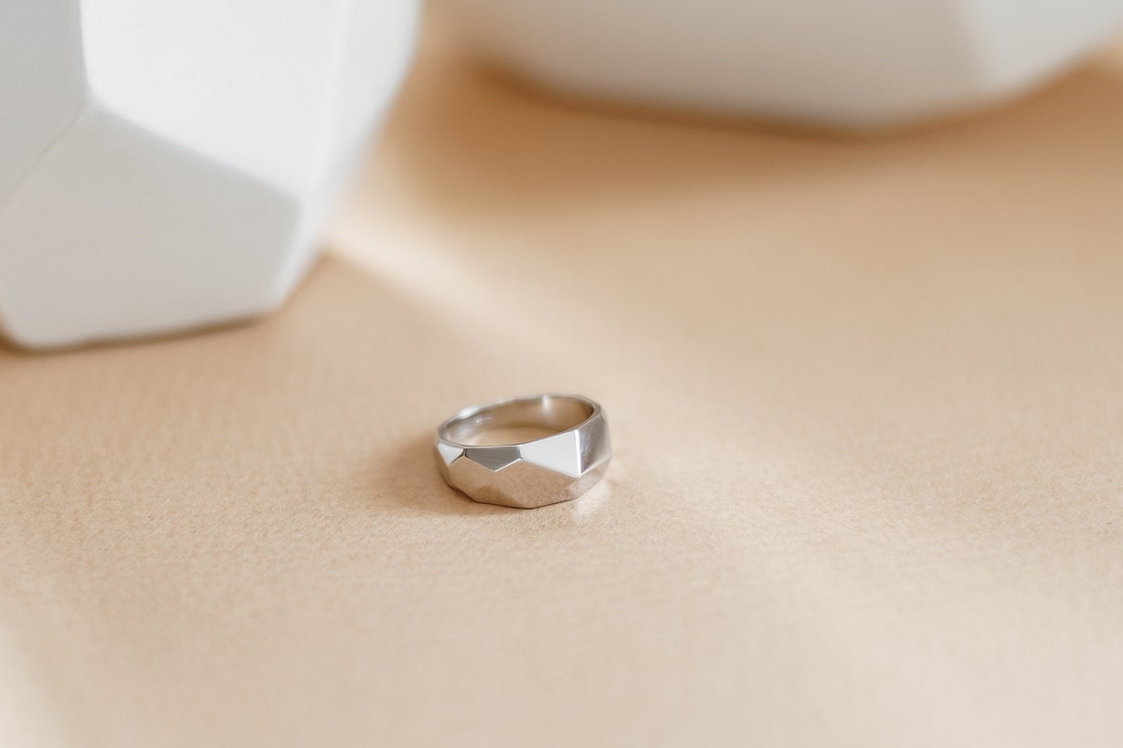 Signet ring "Facets" mini