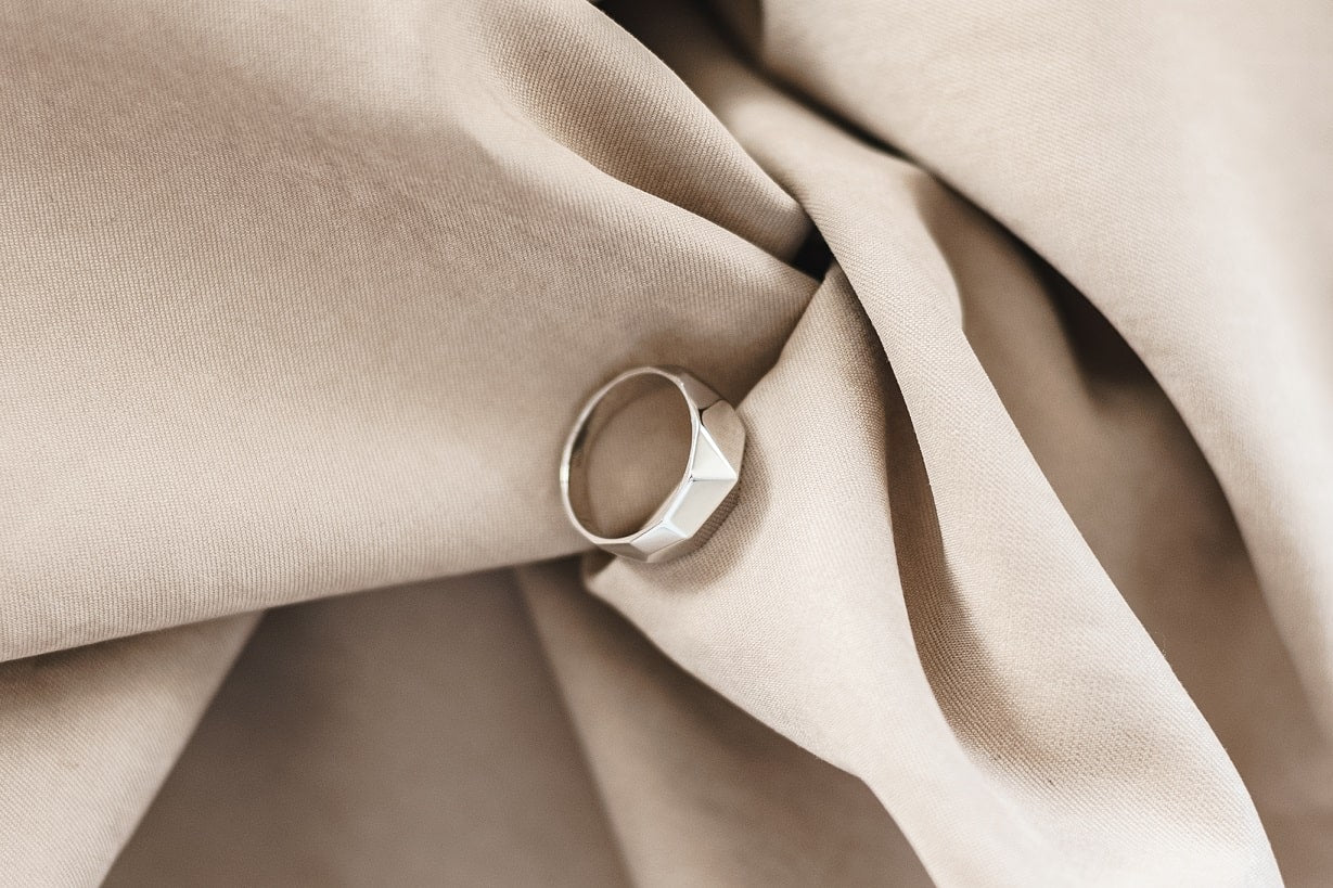 Signet ring "Facets" mini