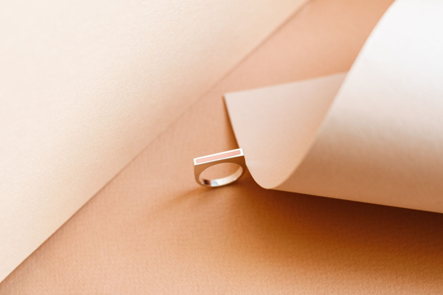 Signet ring "Horizon" with beige enamel