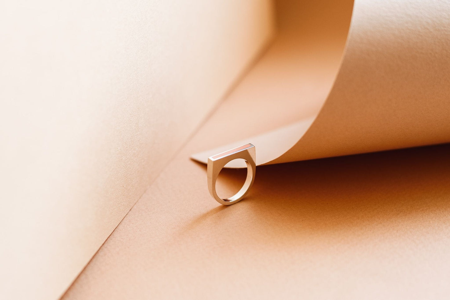 Signet ring "Horizon" with beige enamel