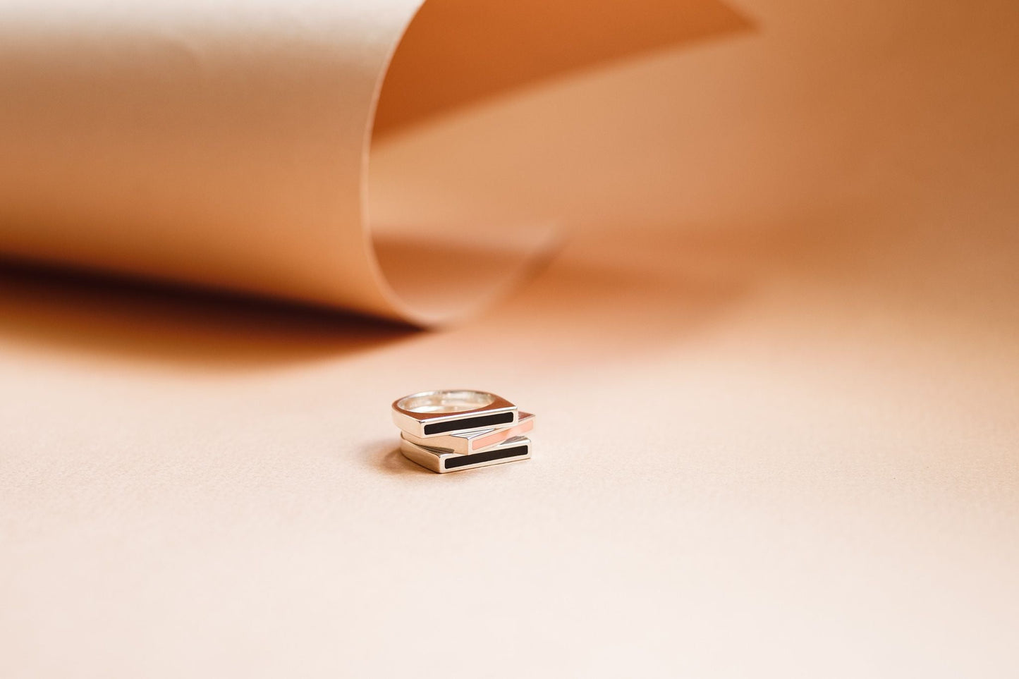 Signet ring "Horizon" with beige enamel