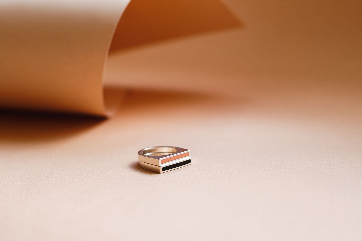 Signet ring "Horizon" with beige enamel