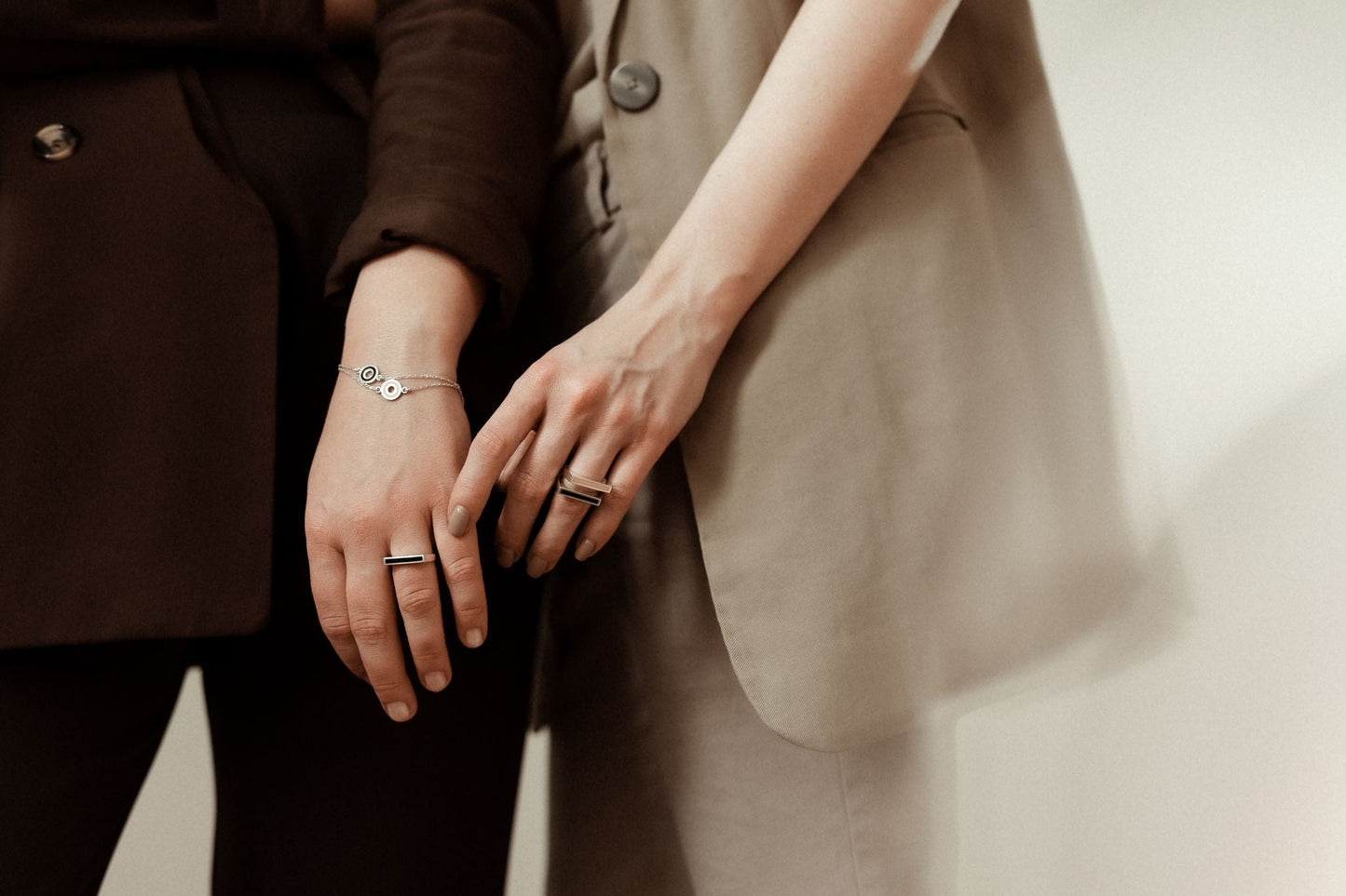 Signet ring "Horizon" with beige enamel