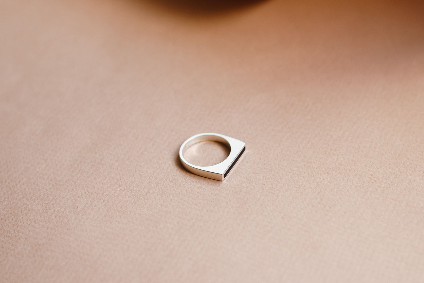 Signet ring "Horizon" with black enamel