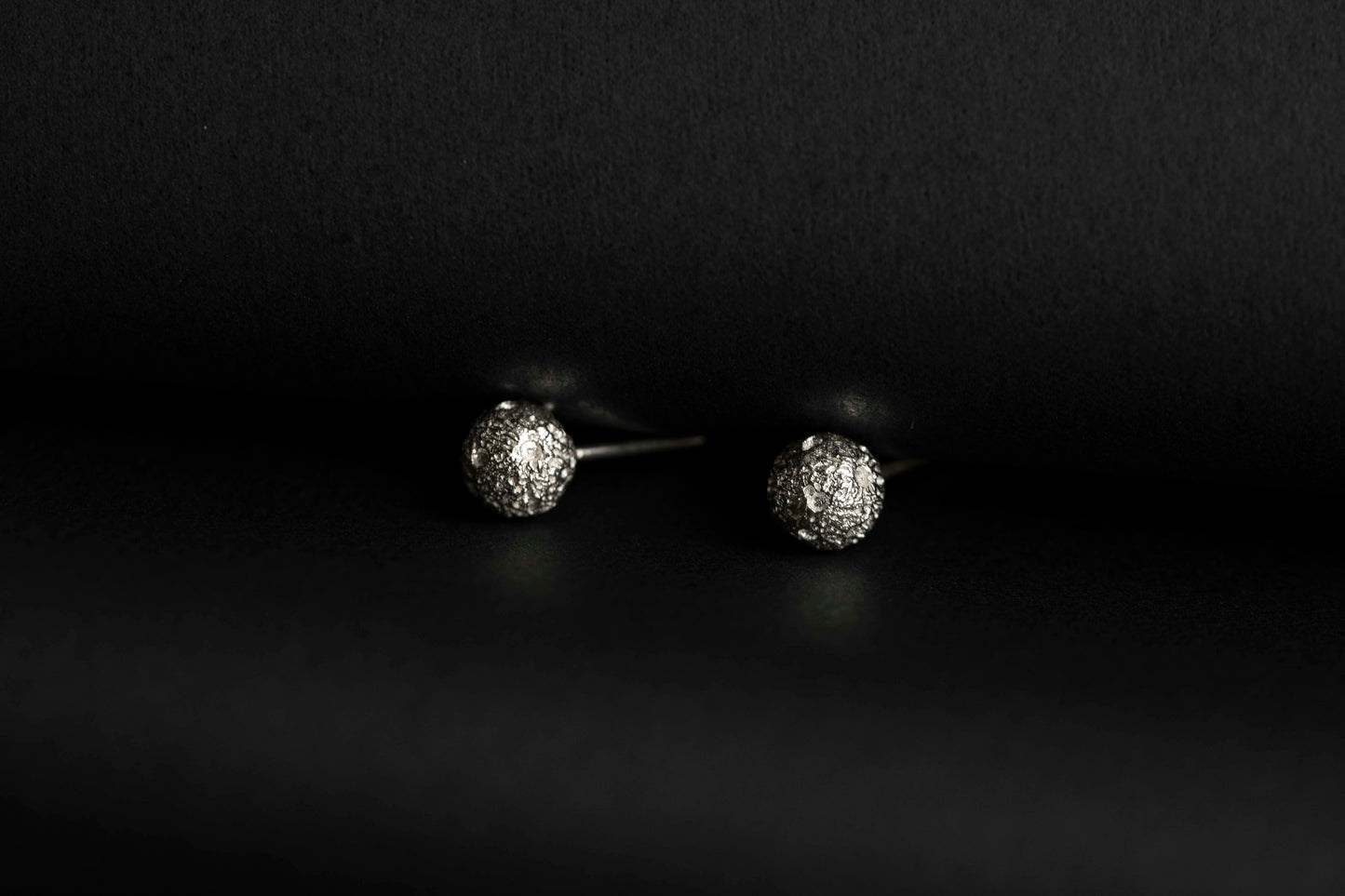 Stud earrings "Full moon" (8 mm) light
