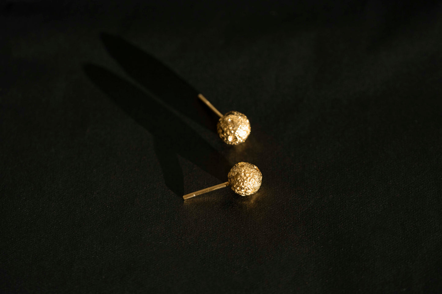 Stud earrings "Full moon" (8 mm) light