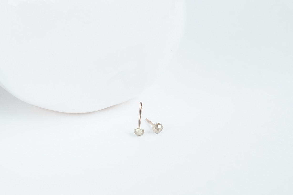 Stud earrings "Facets" mini