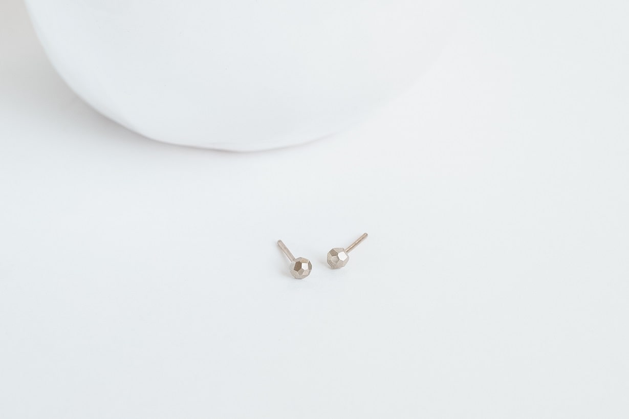 Stud earrings "Facets" mini