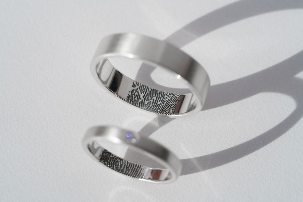 Wedding ring "Simple" (3 mm) brushed rounded with a stone (2 mm) and an individual fingerprint inside
