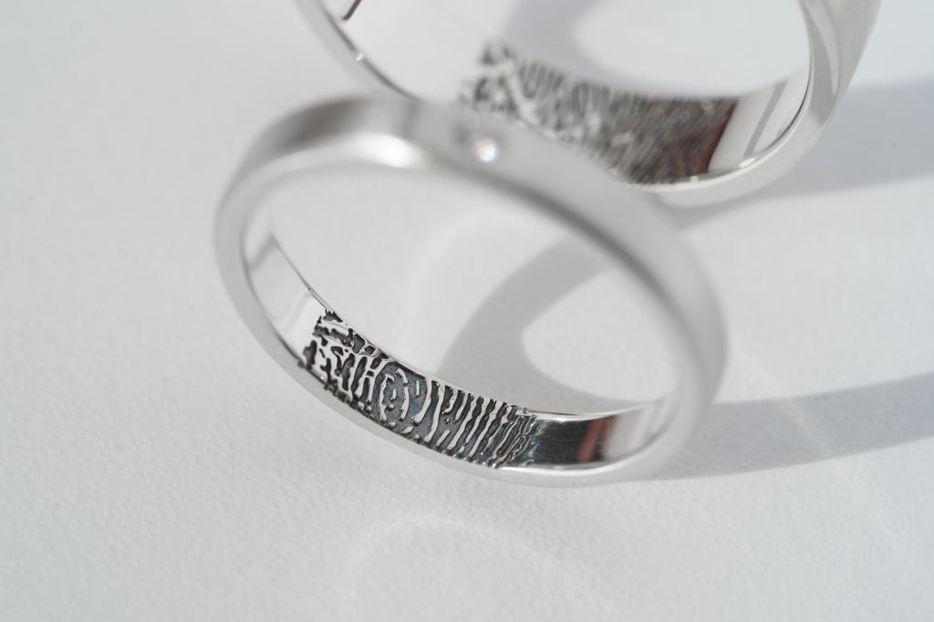 Wedding ring "Simple" (3 mm) brushed rounded with a stone (2 mm) and an individual fingerprint inside