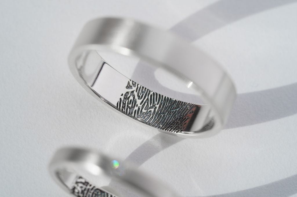Wedding ring "Simple" (3 mm) brushed rounded with a stone (2 mm) and an individual fingerprint inside