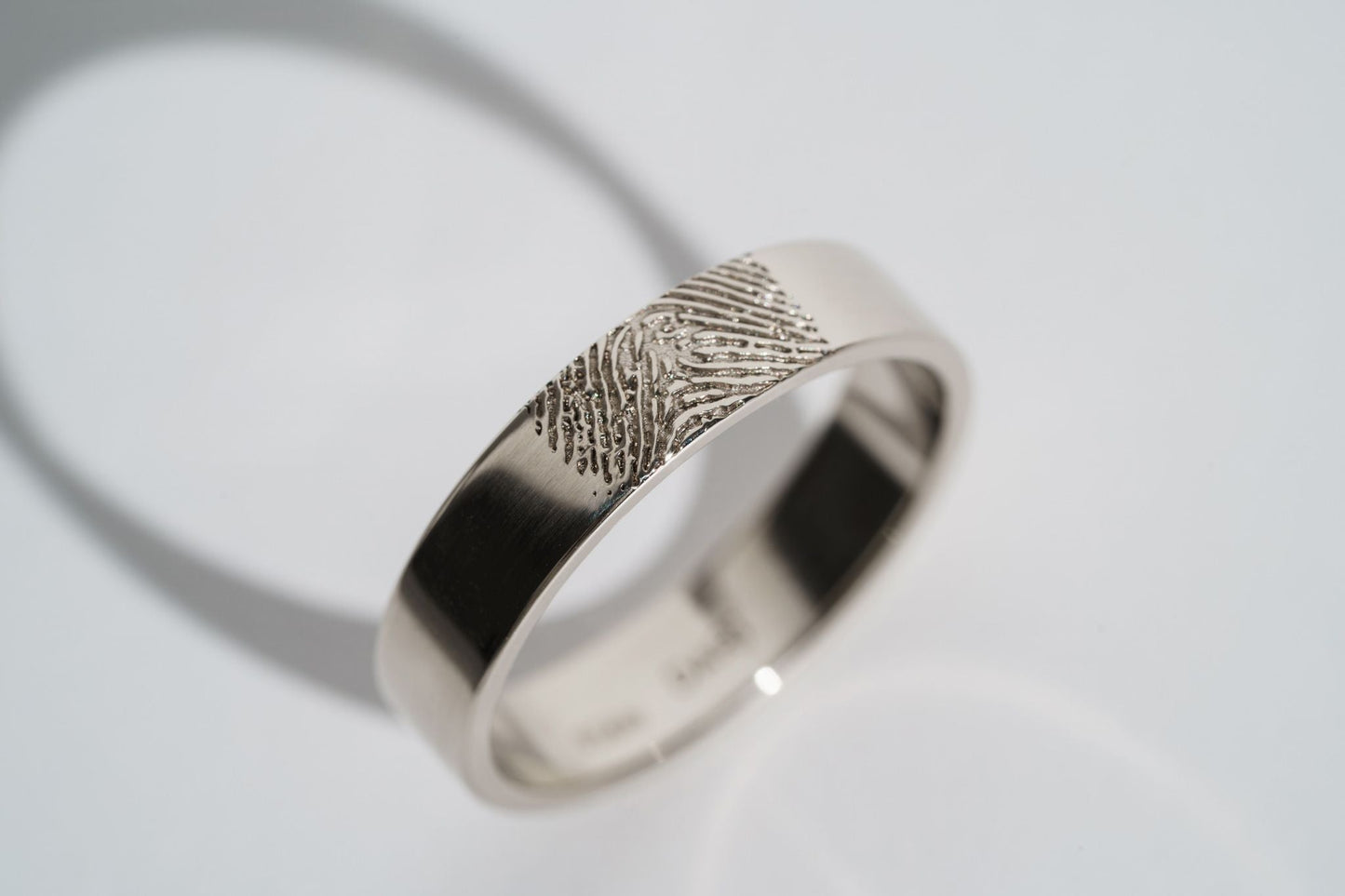Wedding ring "Simple" (4 mm, stone 2 mm) with fingerprint