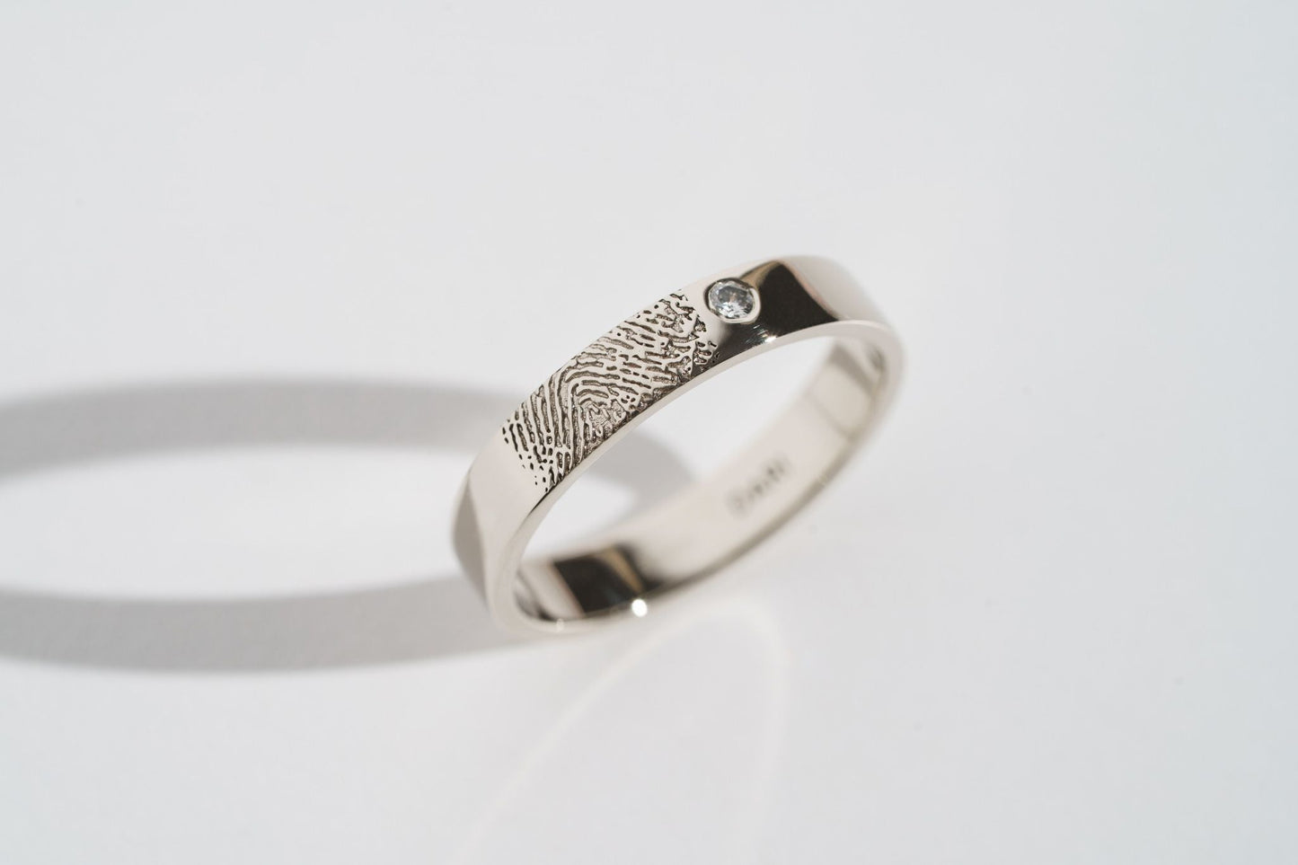 Wedding ring "Simple" (4 mm, stone 2 mm) with fingerprint