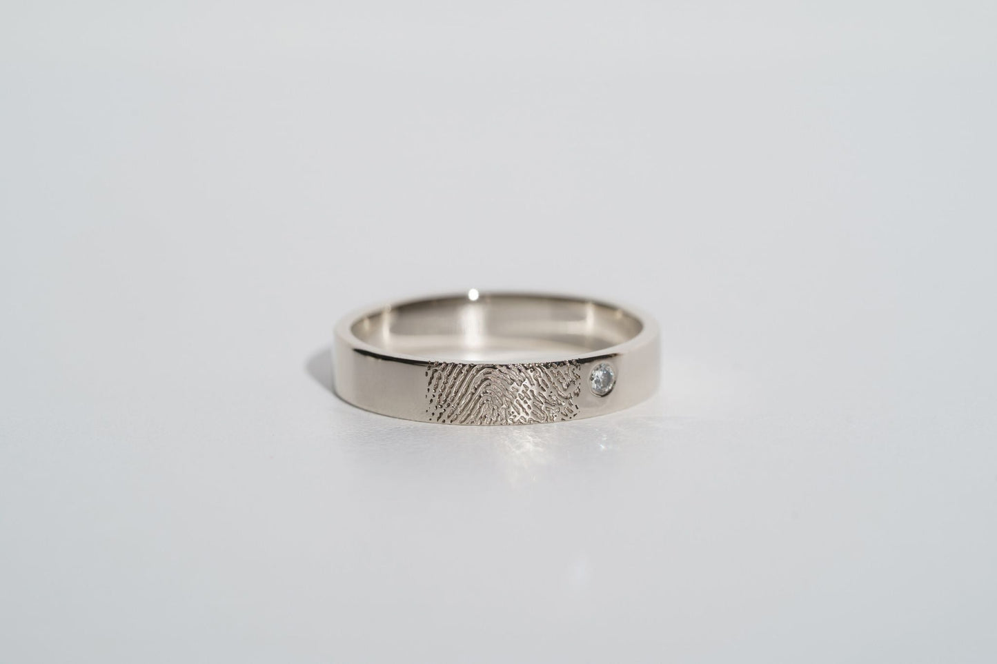 Wedding ring "Simple" (4 mm, stone 2 mm) with fingerprint