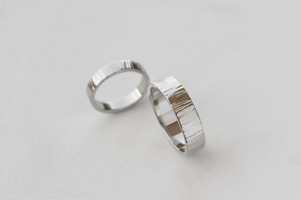 Wedding ring "Simple" (5 mm) vertical hammered