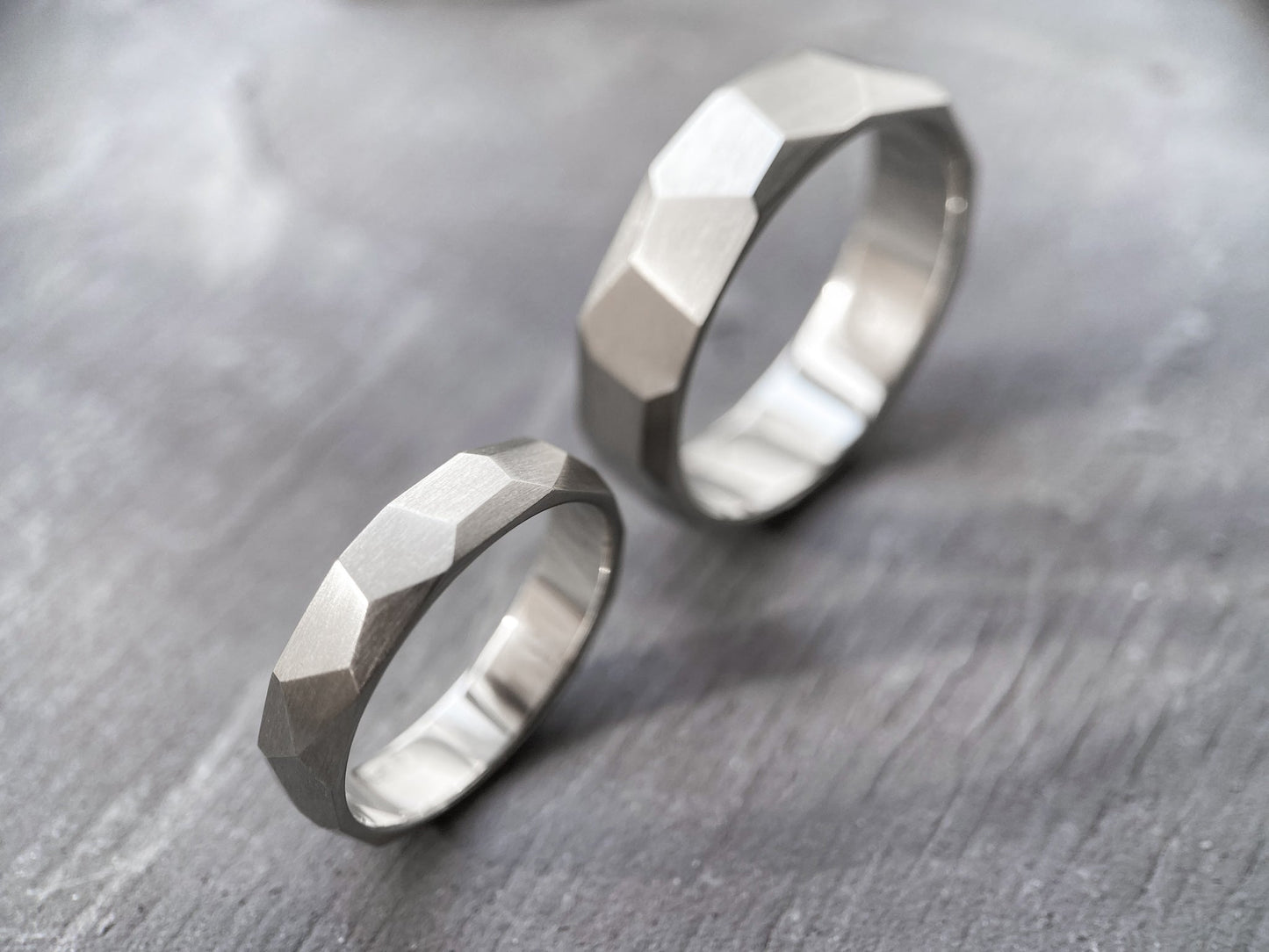 Wedding ring "Large Facets" (4 mm)