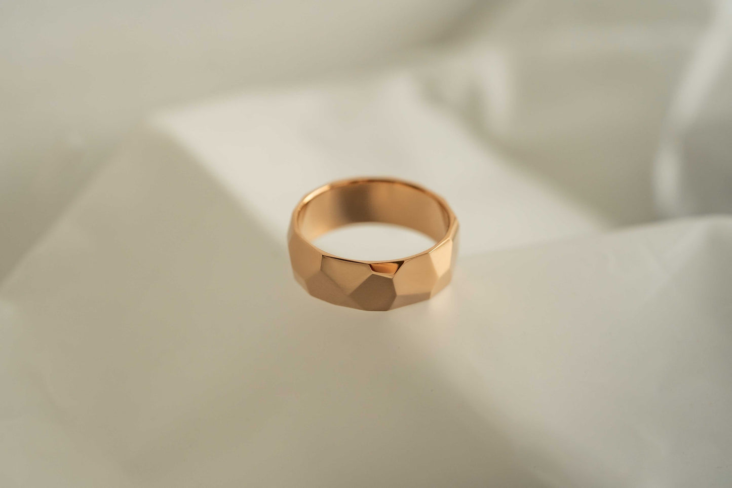 Wedding ring "Large Facets" (7 mm)