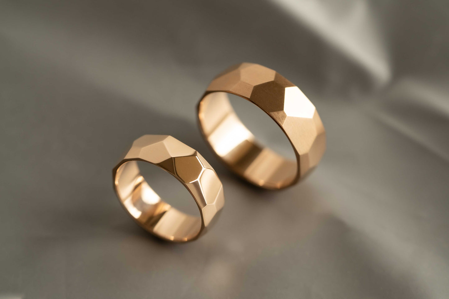Wedding ring "Large Facets" (7 mm)