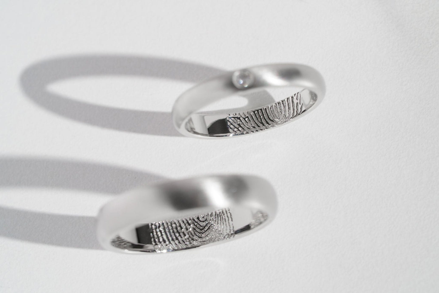 Wedding ring "Classic" (3 mm) matte with a personalized fingerprint inside and gemstone (1,75 mm)