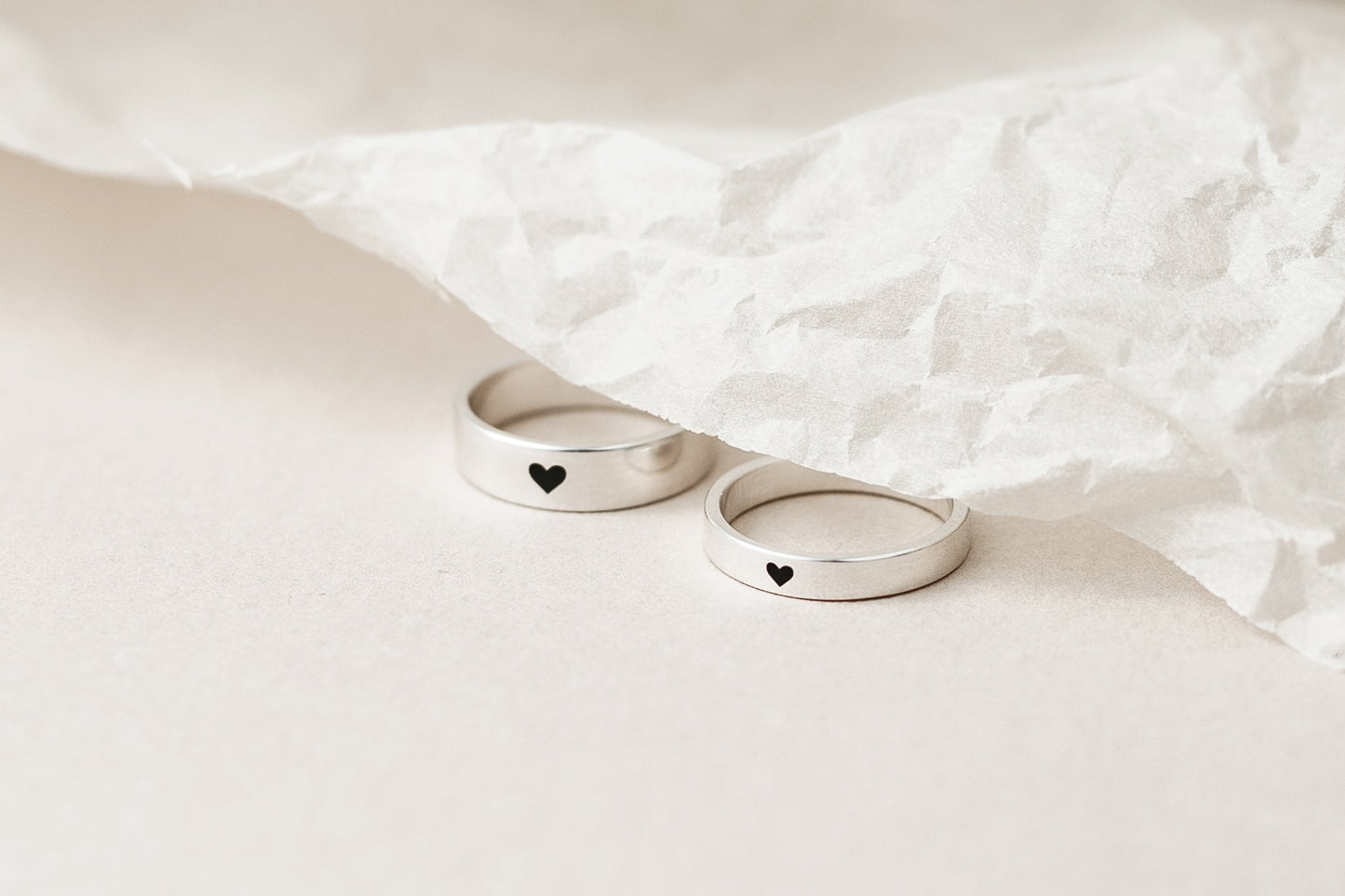 Wedding ring "With Love" (3 mm; red or black heart)