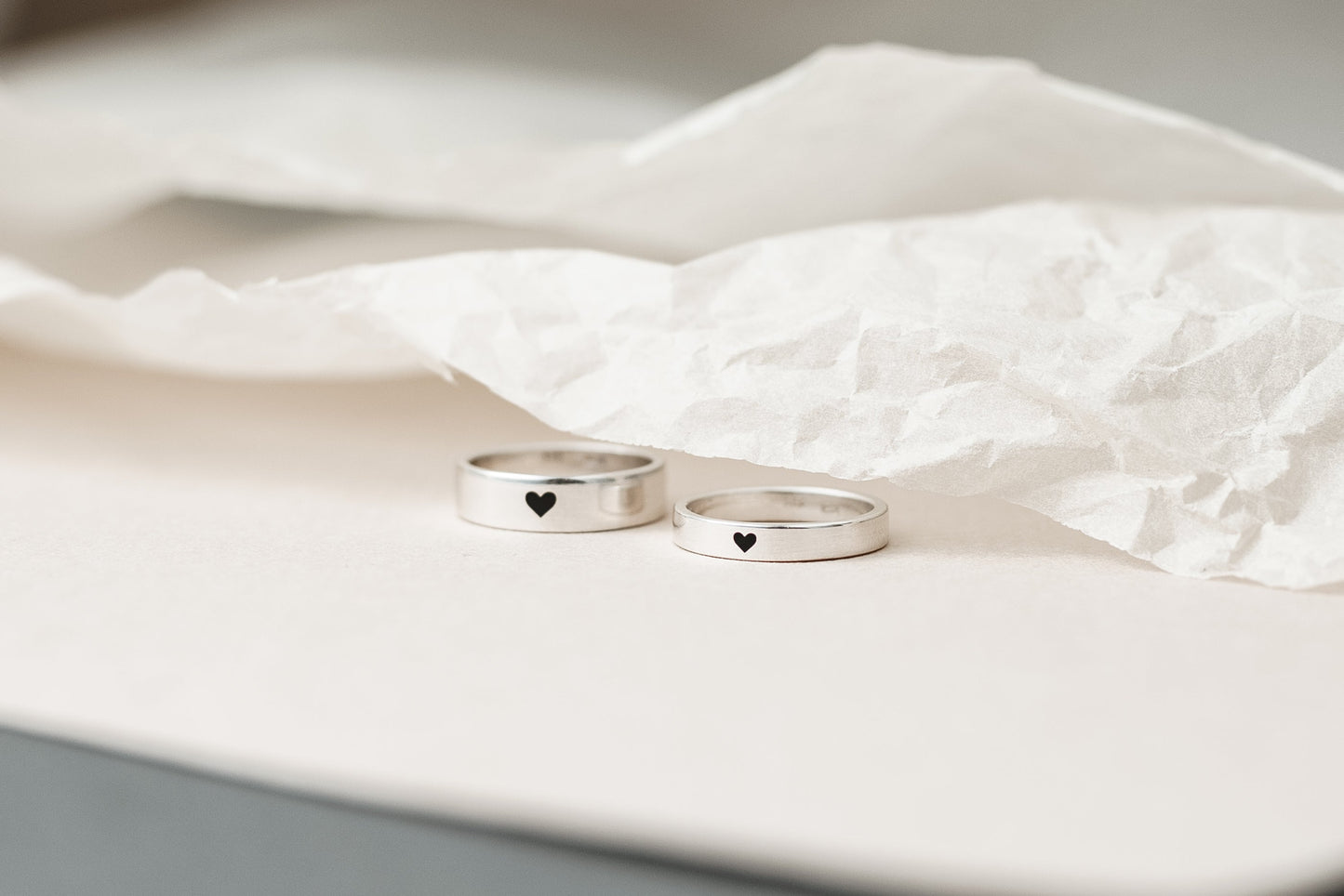 Wedding ring "With Love" (3 mm; red or black heart)