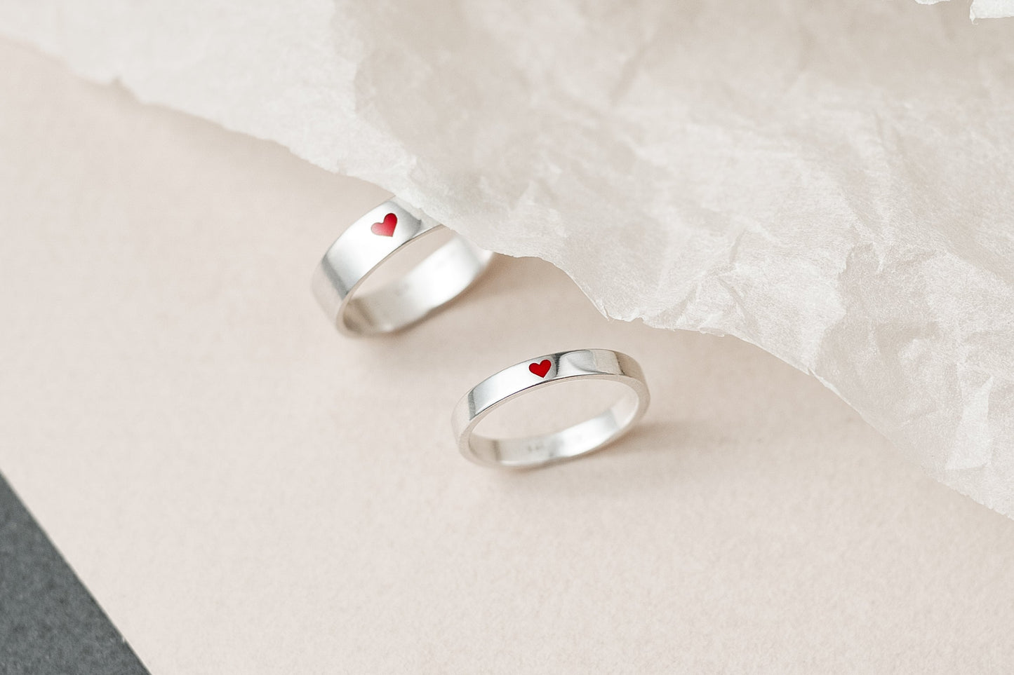 Wedding ring "With Love" (3 mm; red or black heart)