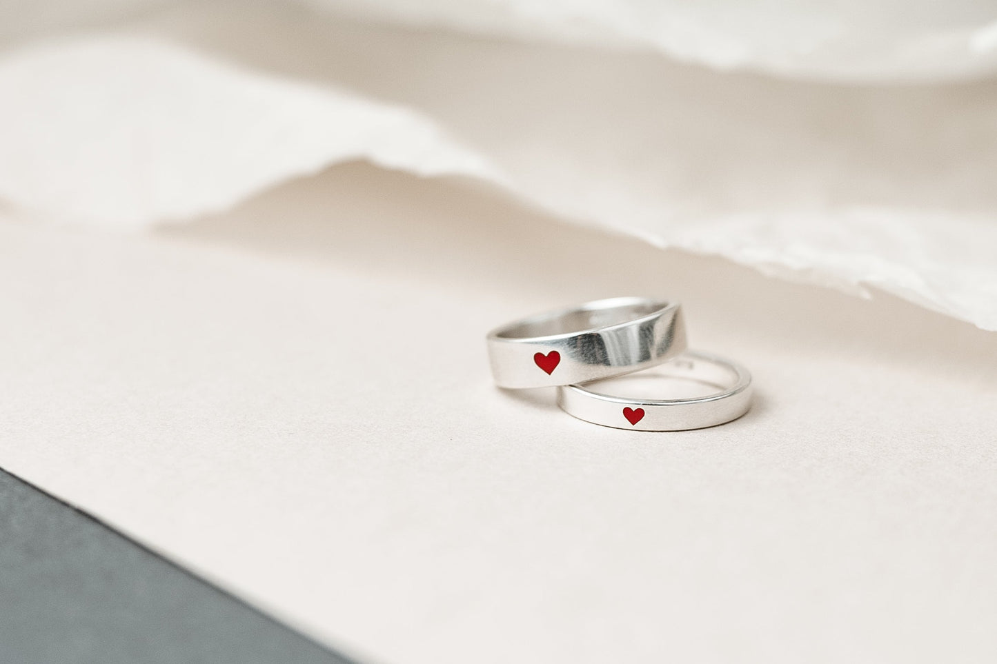 Wedding ring "With Love" (5 mm; red or black heart)