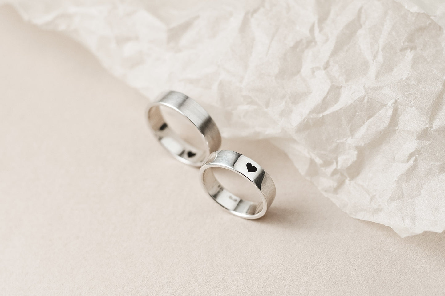 Wedding ring "With Love" (5 mm; red or black heart)