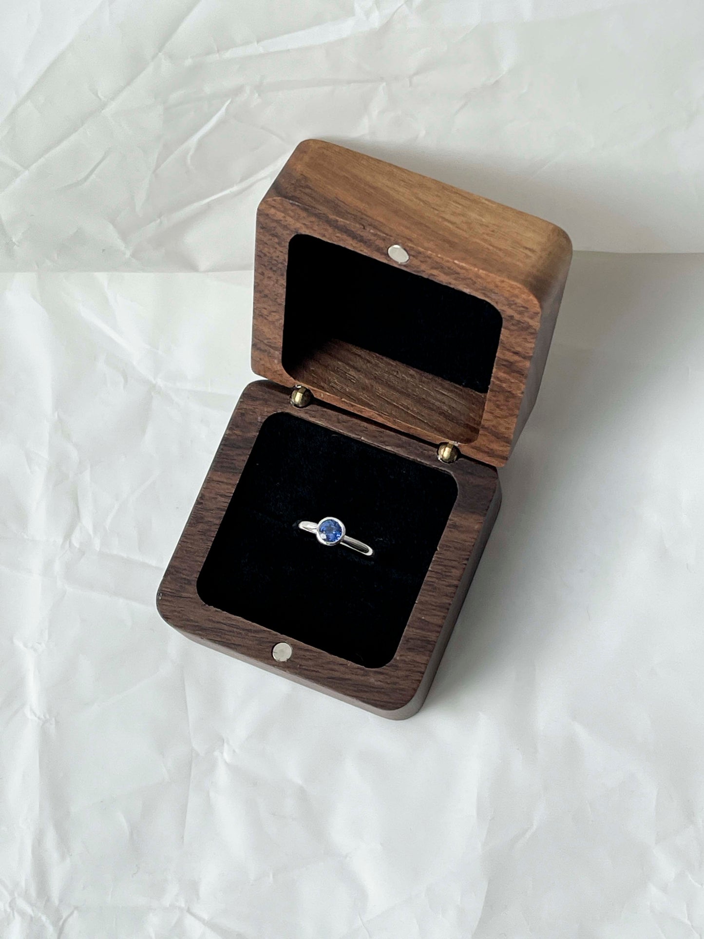 Wooden box for one ring (walnut color)