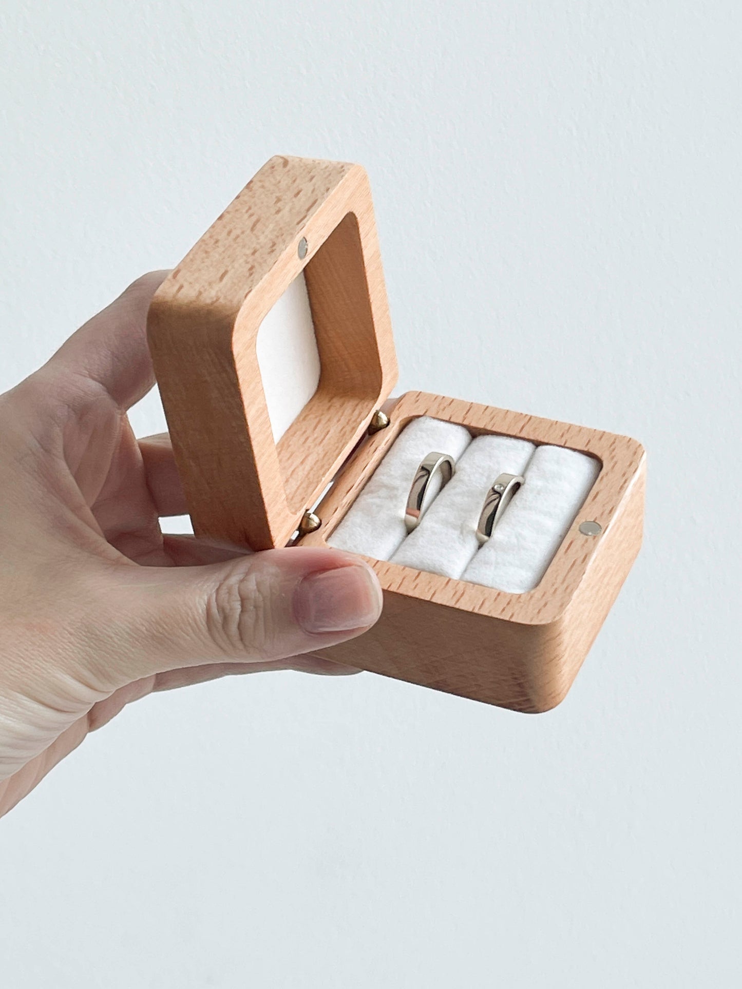 Wooden box for two rings (alder color)