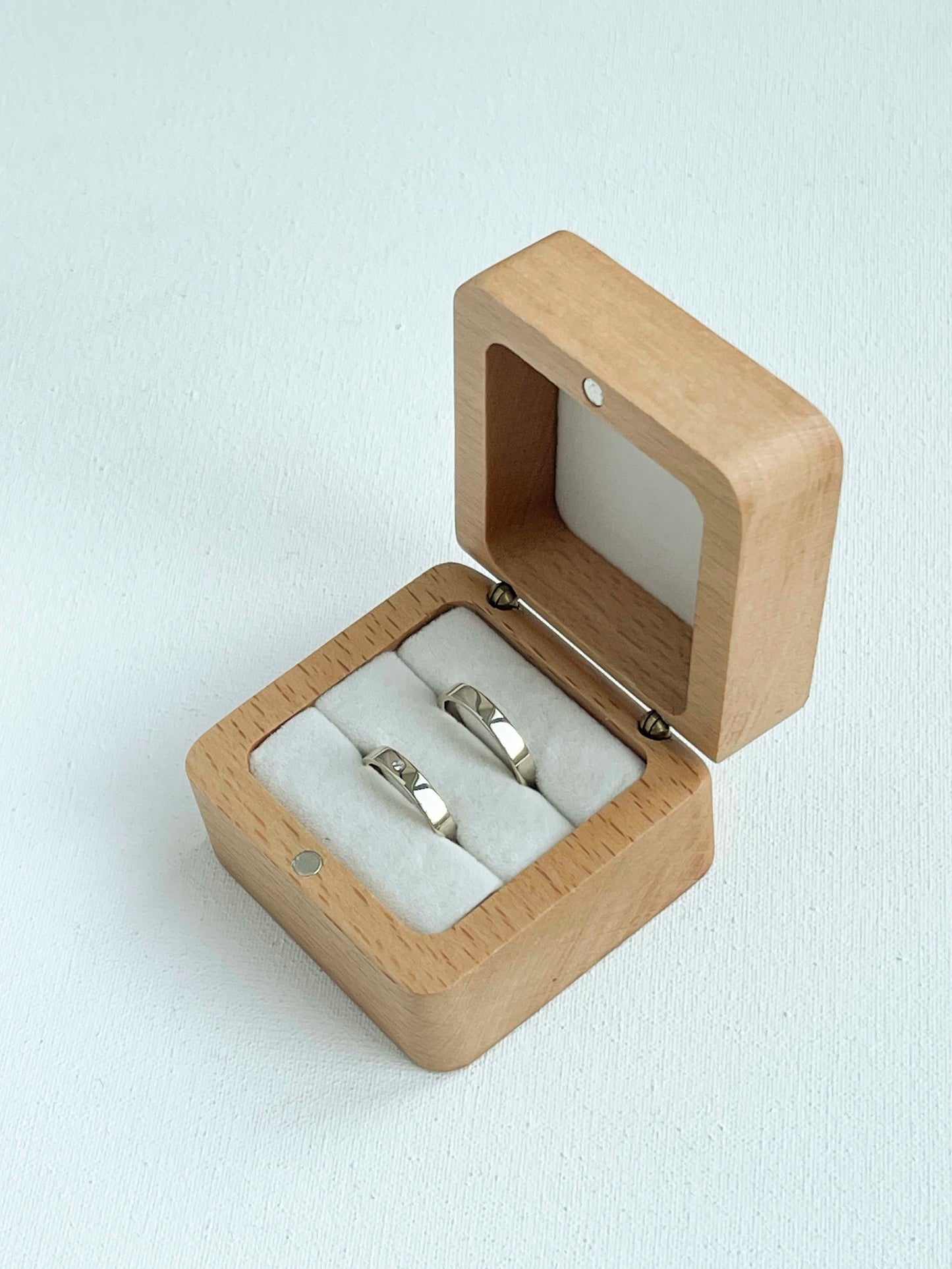 Wooden box for two rings (alder color)