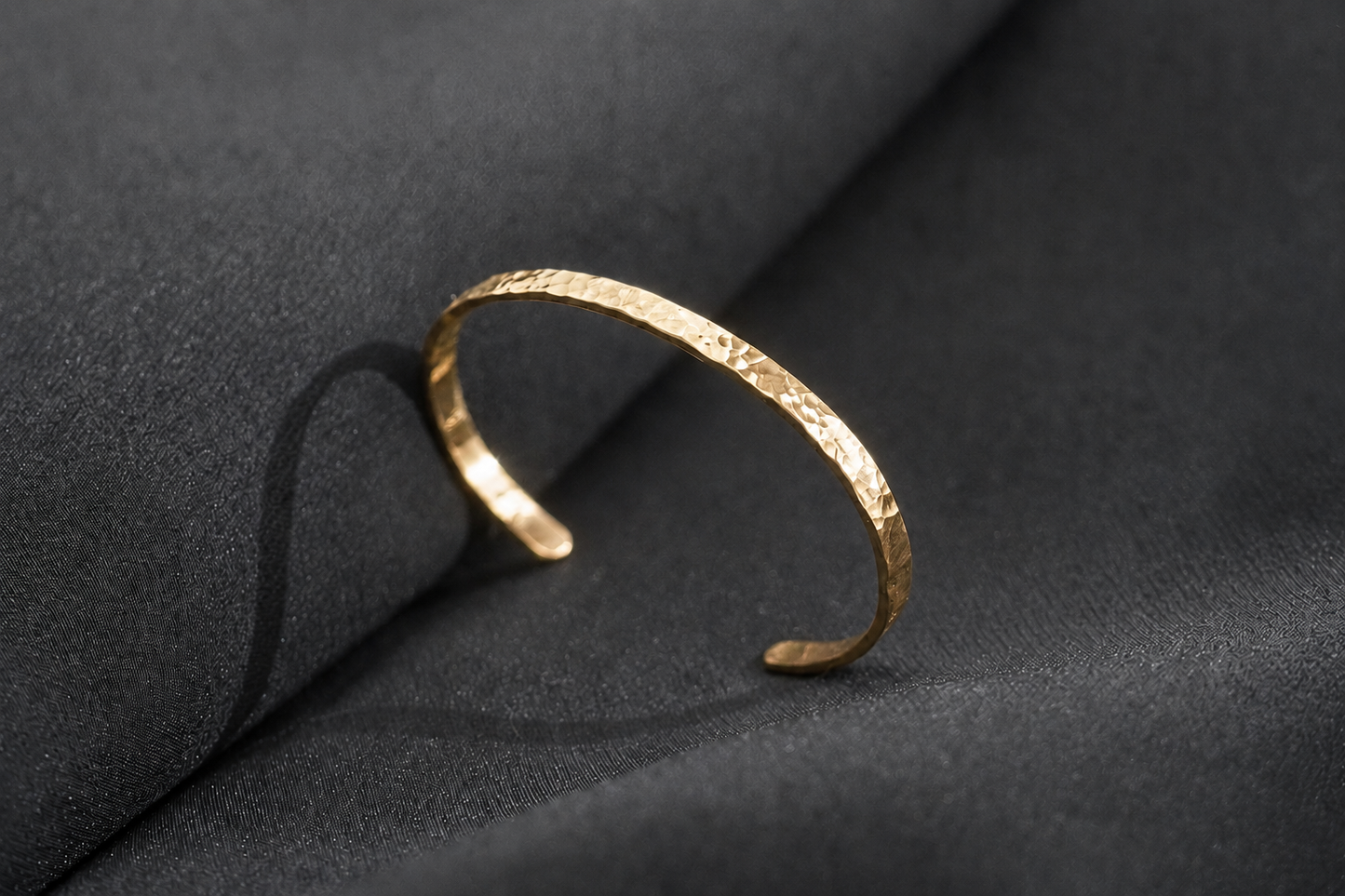 Bracelet "Simple" hammered glossy