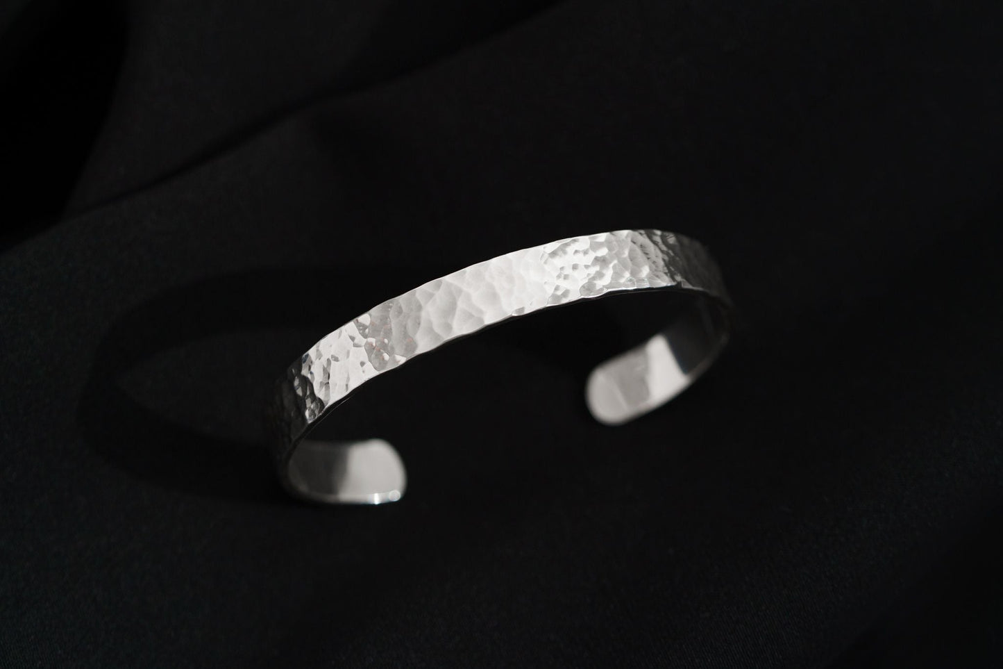 Bracelet "Simple" hammered glossy