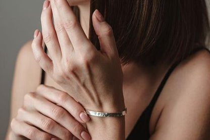 Bracelet "Simple" hammered glossy
