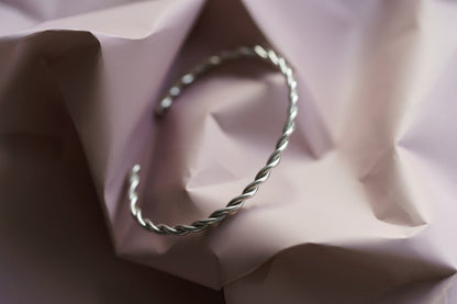 Bracelet "Twisted thread"