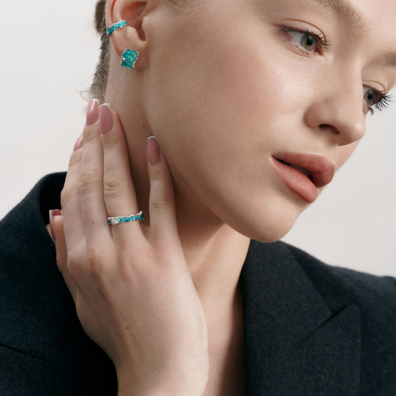 Ring "Wave" (4 mm gemstone) emerald