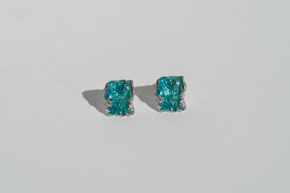 Stud earrings "Wave" emerald (8х10 mm)