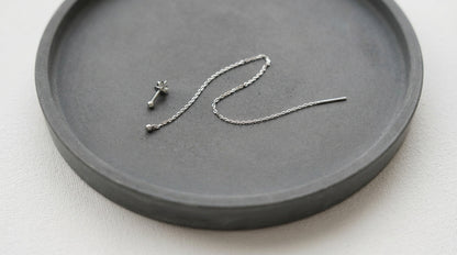 Earring "String", earring "Ball" (3 mm) in the other ear included