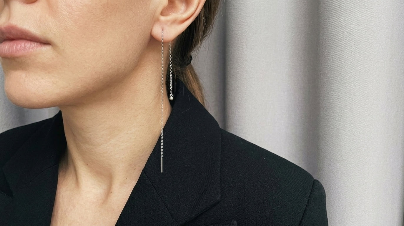 Earring "String", earring "Ball" (3 mm) in the other ear included