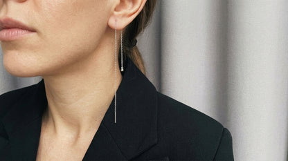 Earring "String", earring "Ball" (3 mm) in the other ear included