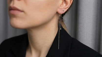 Earring "String", earring "Ball" (3 mm) in the other ear included